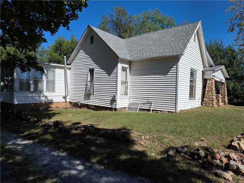 111 W Joe Davis St, El Dorado Springs, MO 64744
