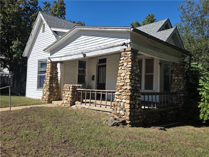 111 W Joe Davis St, El Dorado Springs, MO 64744