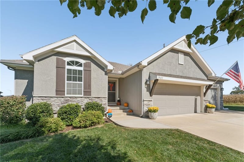 19602 W 197th Ter, Spring Hill, KS 66083