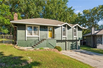 700 NE 55th St, Kansas City, MO 64118