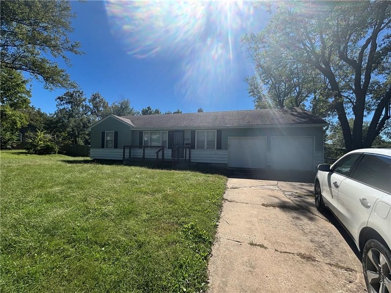 10137 E 80th St, Raytown, MO 64138
