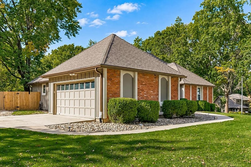 8148 NW Twin Oaks Dr, Kansas City, MO 64151