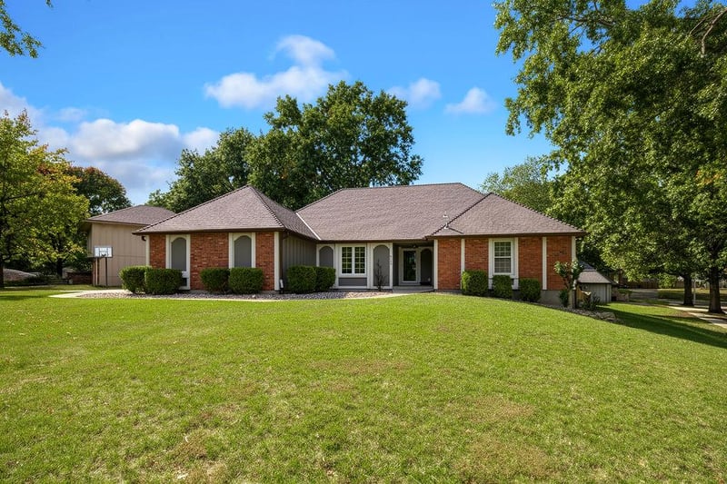 8148 NW Twin Oaks Dr, Kansas City, MO 64151
