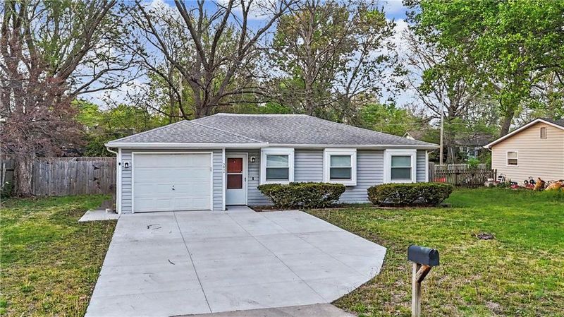 3804 Shadybrook Ln, Lawrence, KS 66047