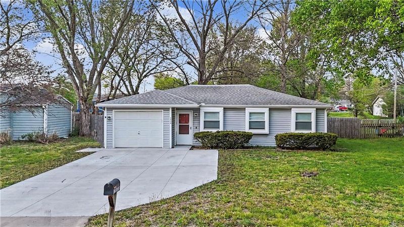 3804 Shadybrook Ln, Lawrence, KS 66047