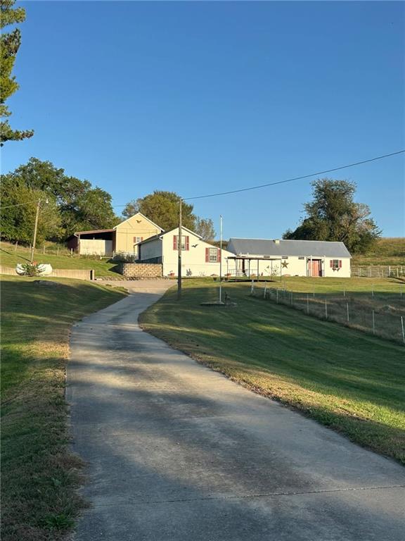 26876 Tonganoxie Dr, Leavenworth, KS 66048