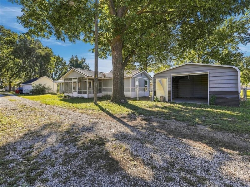 302 12 S Bissell St, Orrick, MO 64077