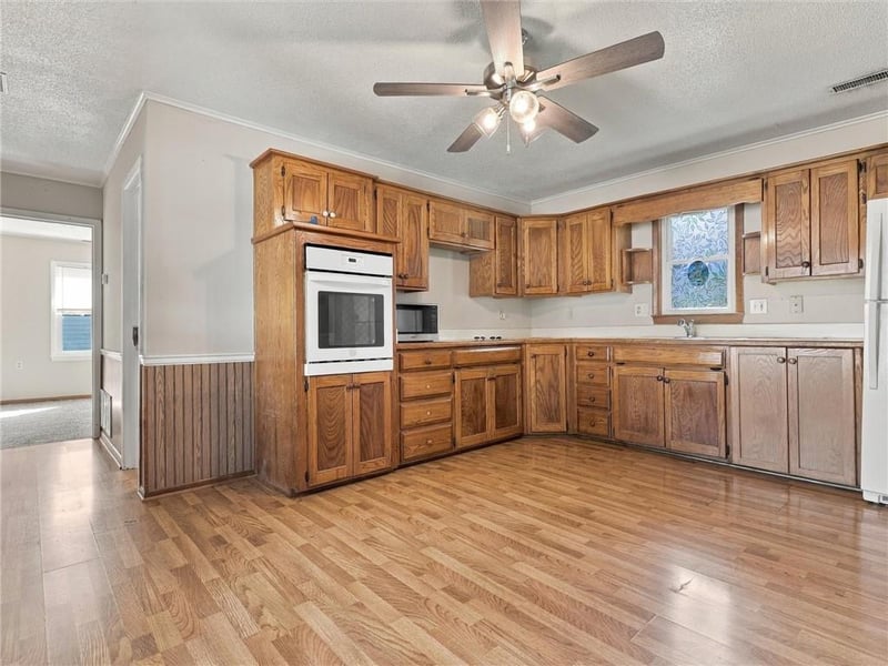 302 12 S Bissell St, Orrick, MO 64077