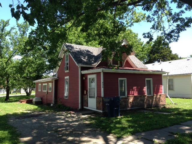 826 Ellinwood St, Osage City, KS 66523
