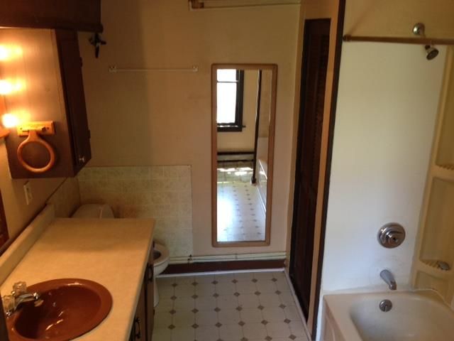 826 Ellinwood St, Osage City, KS 66523