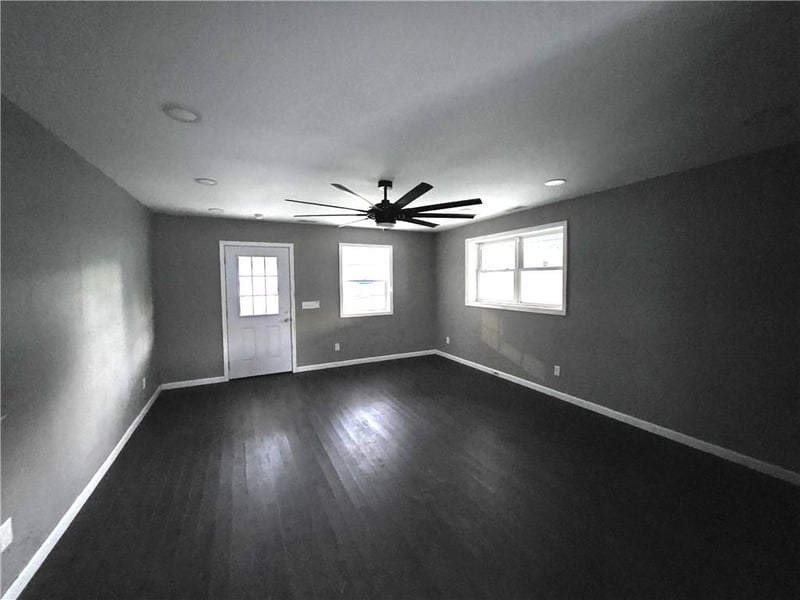 221 E 2nd Ave, Garnett, KS 66032
