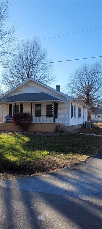 209 N Crawford St, Frontenac, KS 66763
