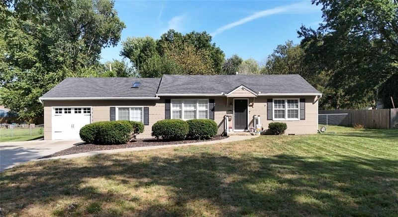 6419 Bluejacket St, Shawnee, KS 66203