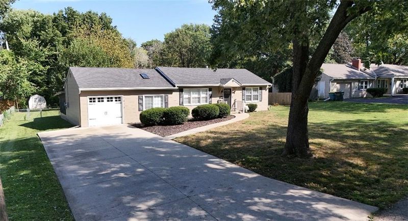 6419 Bluejacket St, Shawnee, KS 66203