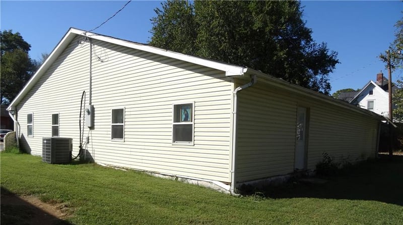 4 Pine St, Butler, MO 64730