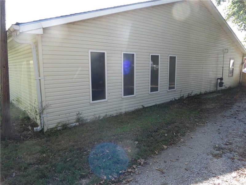 4 Pine St, Butler, MO 64730