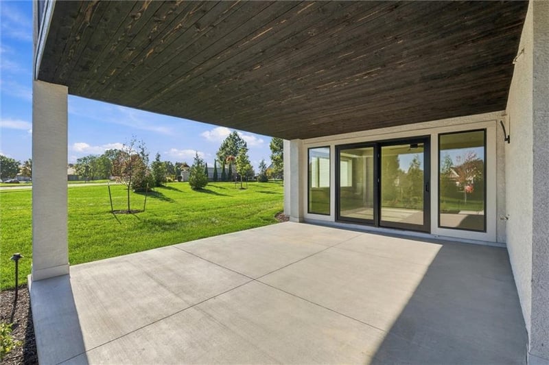 13614 Granada Dr, Leawood, KS 66224