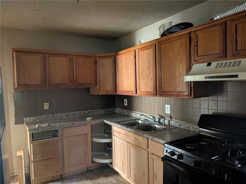 6744 Bales Ave, Kansas City, MO 64132