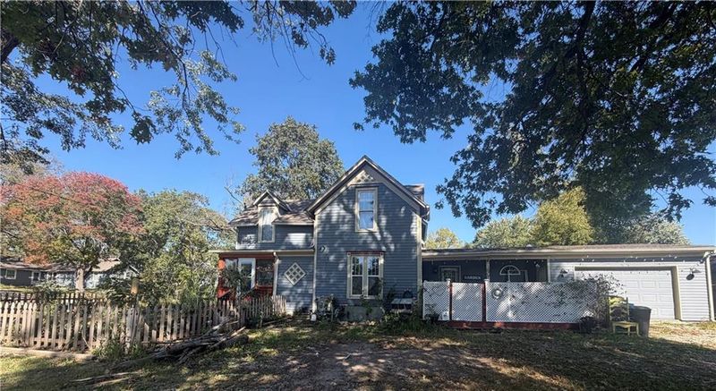 418 5th St, Baldwin City, KS 66006