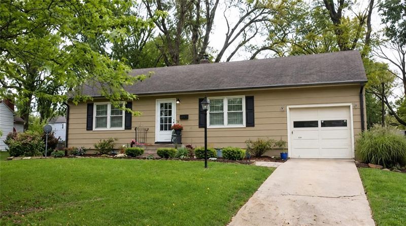 8708 Grande Pas St, Kansas City, MO 64114