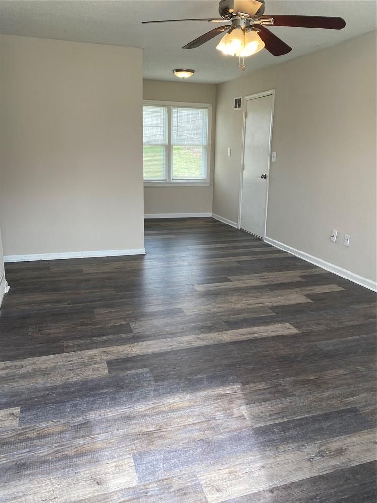 5608 E 101st Ter, Kansas City, MO 64137