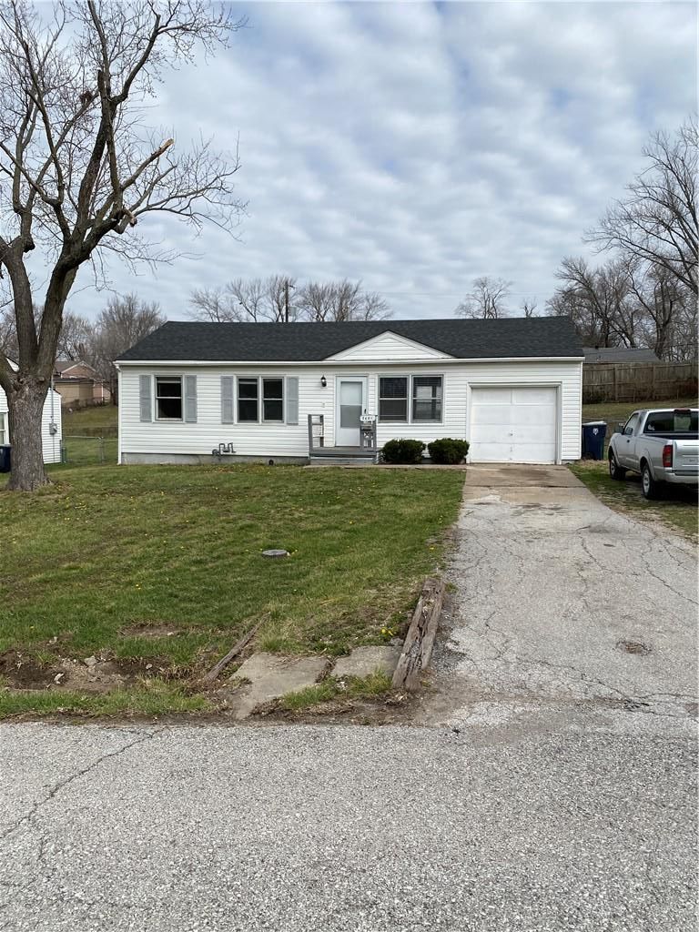 5608 E 101st Ter, Kansas City, MO 64137