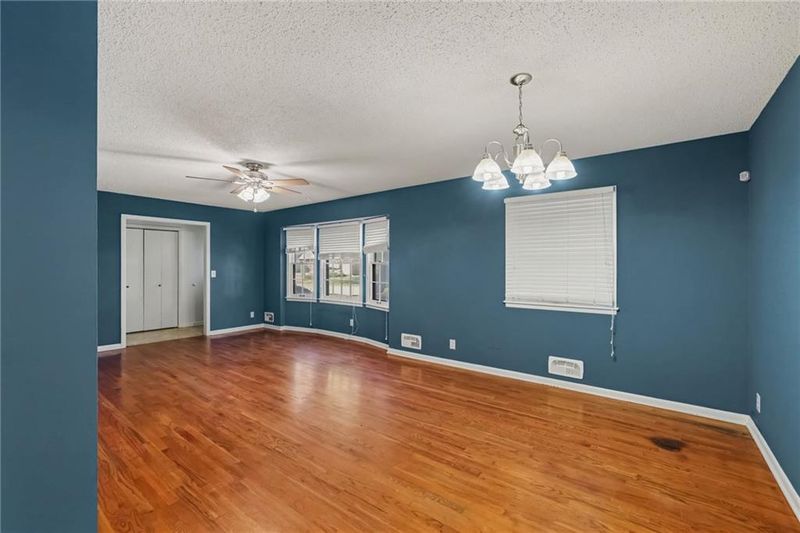 5125 Spring Ave, Kansas City, MO 64133