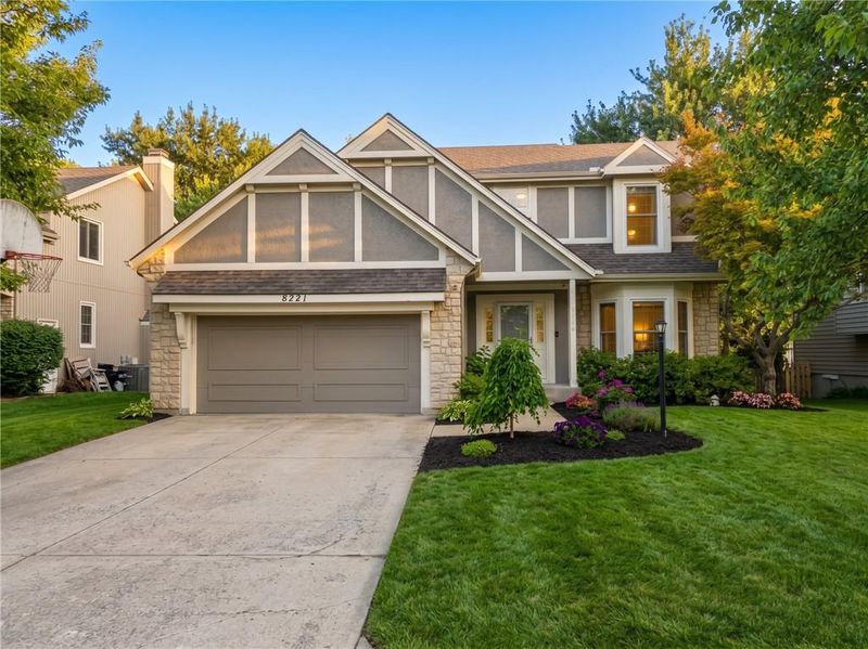 8221 W 152nd Ter W, Overland Park, KS 66223