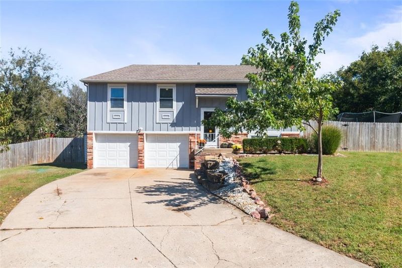 1204 Trenton Pl, Blue Springs, MO 64015