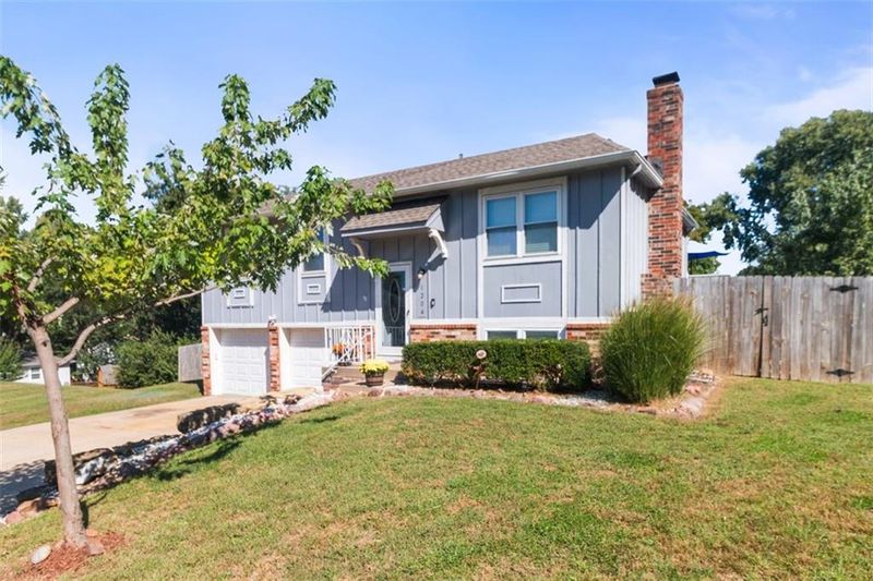 1204 Trenton Pl, Blue Springs, MO 64015