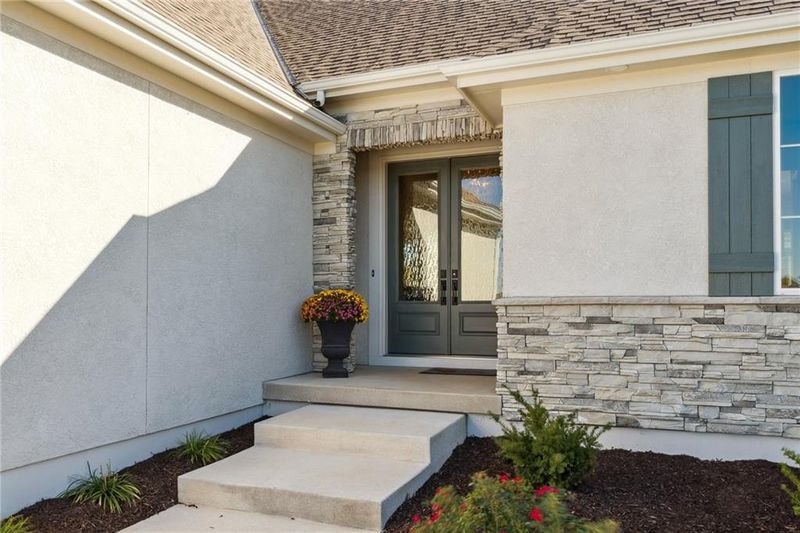 10510 N Olive Ct, Kansas City, MO 64155