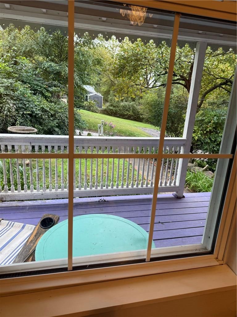 6 W 12th St, Parkville, MO 64152