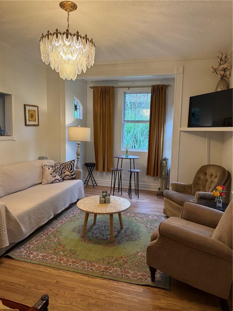 6 W 12th St, Parkville, MO 64152