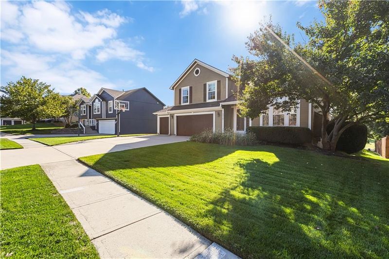 23707 W 58th Ter, Shawnee, KS 66226
