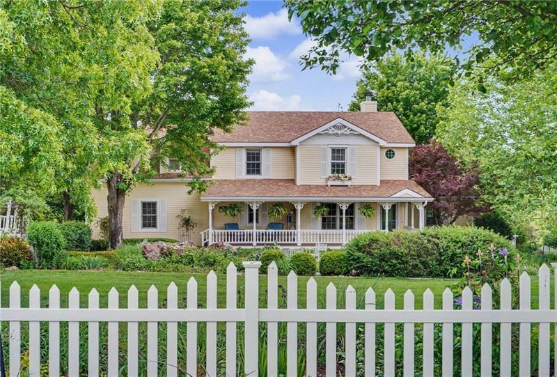 618 E 1714 Rd, Baldwin City, KS 66006