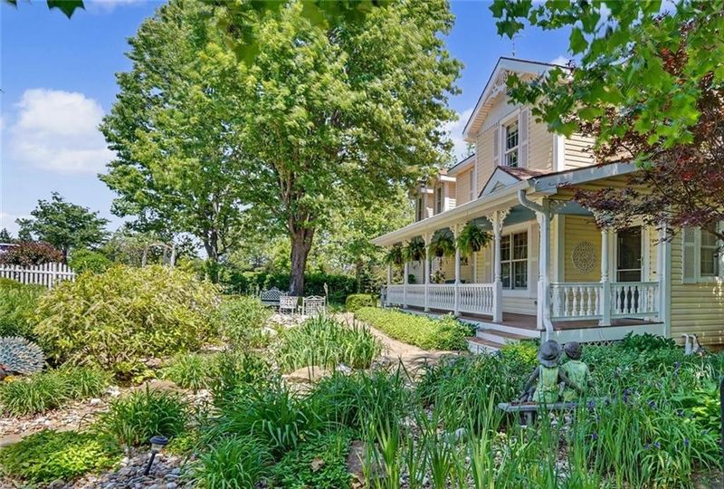 618 E 1714 Rd, Baldwin City, KS 66006