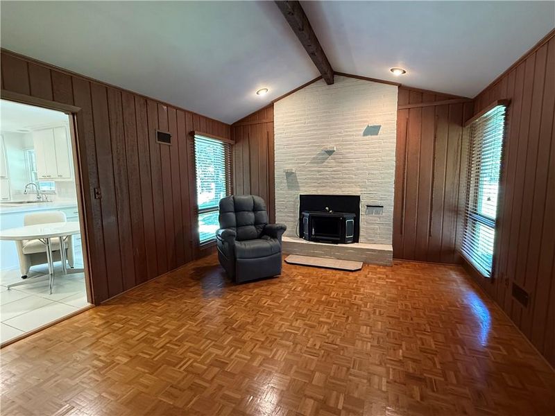4100 W 100th Ter, Overland Park, KS 66207