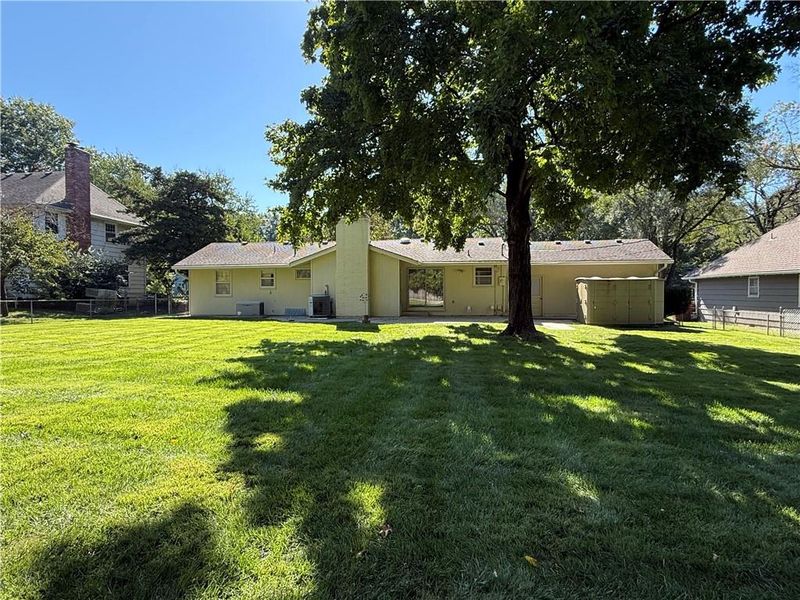 4100 W 100th Ter, Overland Park, KS 66207