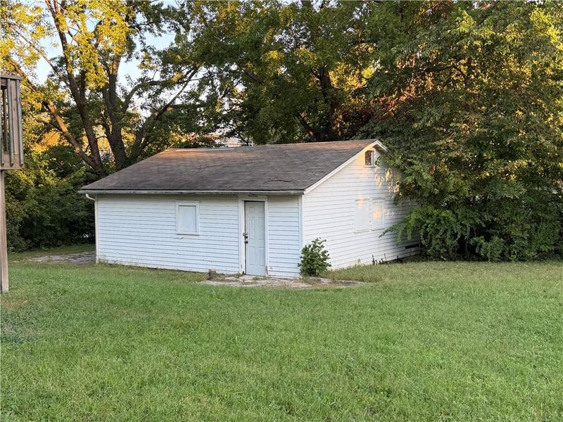 1700 W Walnut St, Independence, MO 64050