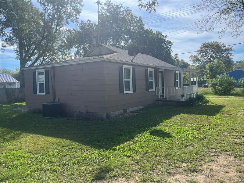 115 N 2nd St, Chetopa, KS 67336