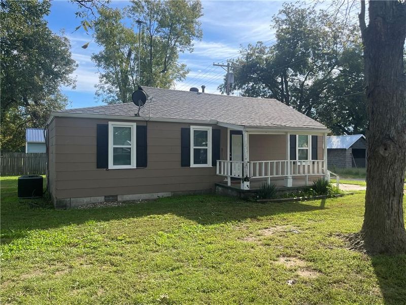 115 N 2nd St, Chetopa, KS 67336