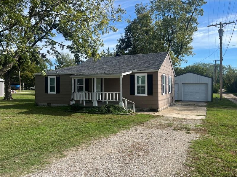 115 N 2nd St, Chetopa, KS 67336