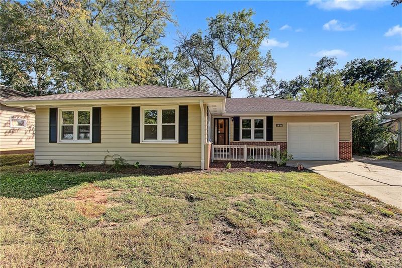 827 W 22nd St, Lawrence, KS 66046