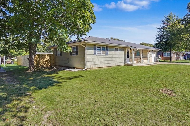 315 E Monroe Ave, Garnett, KS 66032