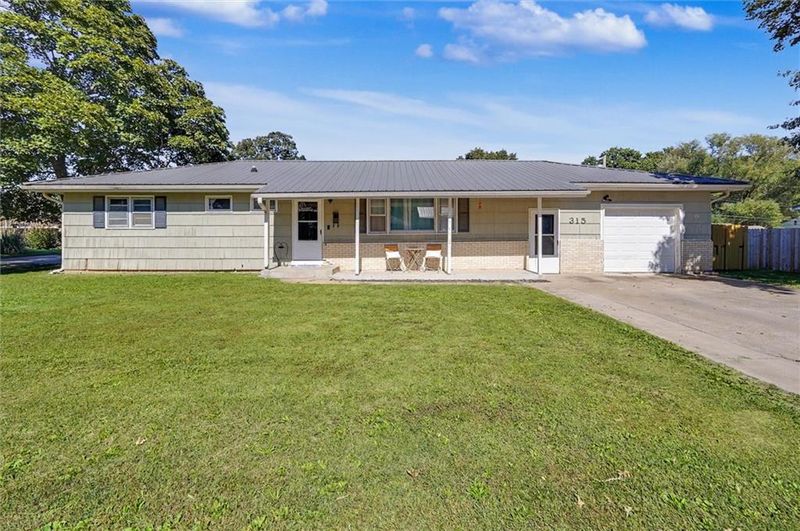 315 E Monroe Ave, Garnett, KS 66032