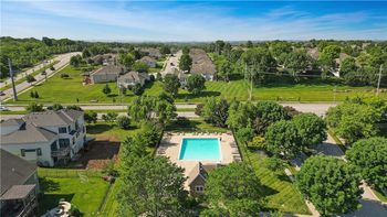 9913 N Manning Ave, Kansas City, MO 64157