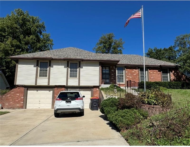 11302 Nw 60th St, Parkville, MO 64152