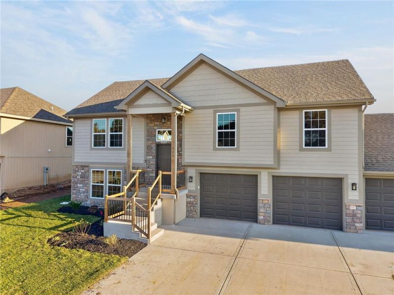 583 Skyview Ln, Liberty, MO 64068