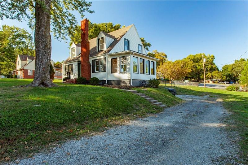 222 NE 43rd St, Kansas City, MO 64116