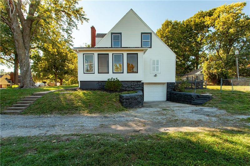 222 NE 43rd St, Kansas City, MO 64116